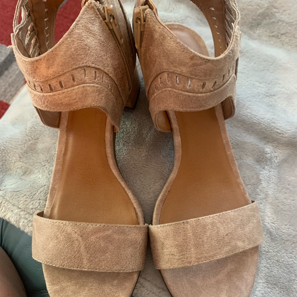 not rated Women's Sandals in Tan, Size: 7-1/2, cute sandal in great shape - Picture 1 of 9